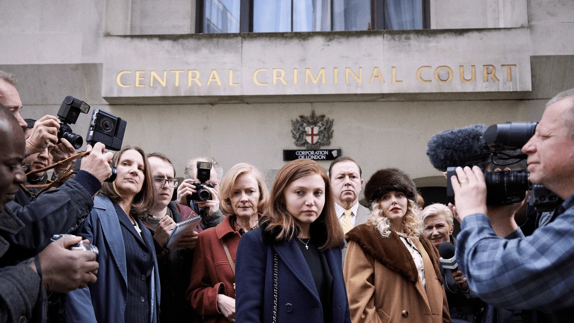 A crowd of reporters and camera crews gathered outside the Central Criminal Court, capturing a high‑profile legal or courtroom event.